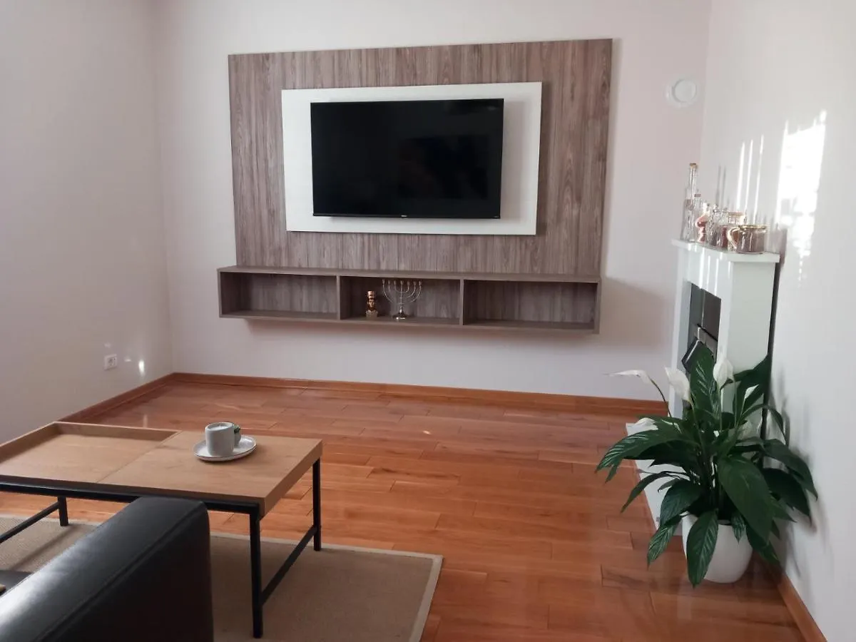 Monte Pula, Free Parking Apartment